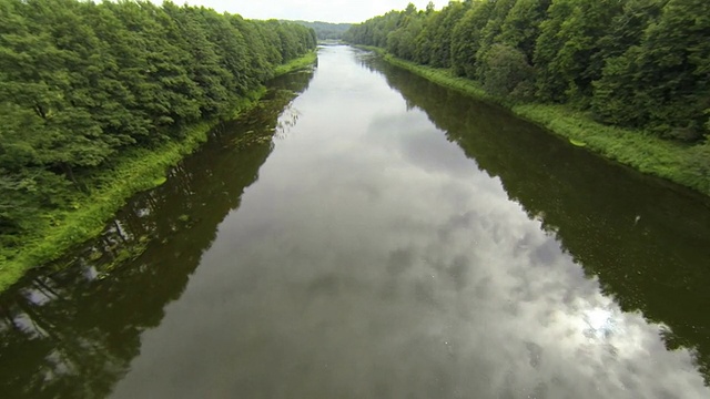 从空中俯瞰河流视频下载