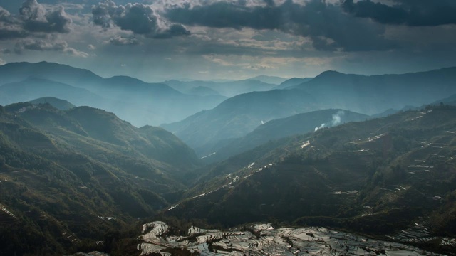 中国的山地和梯田景观，光线视频下载
