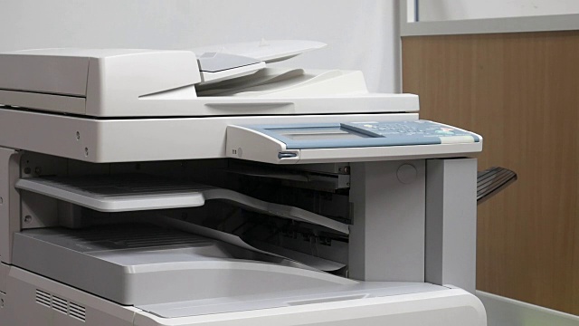 在打印机上打印安全文本文档视频素材