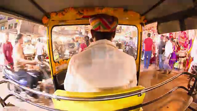 印度拉贾斯坦邦，乌代普尔，繁忙的老城街道视频下载