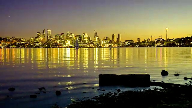 日落时，西雅图城市景观的时间流逝视频素材
