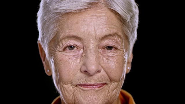 一位年长的白人妇女的肖像视频下载