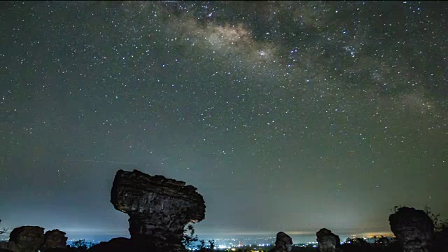 夜空与银河系的时间流逝视频素材