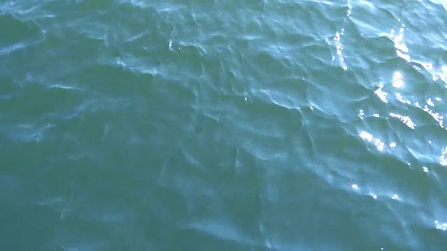 视频可循环摆动的水在4K视频素材