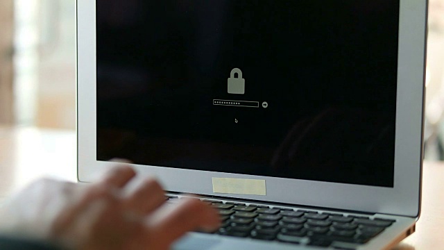 电脑黑客从笔记本电脑窃取数据视频下载