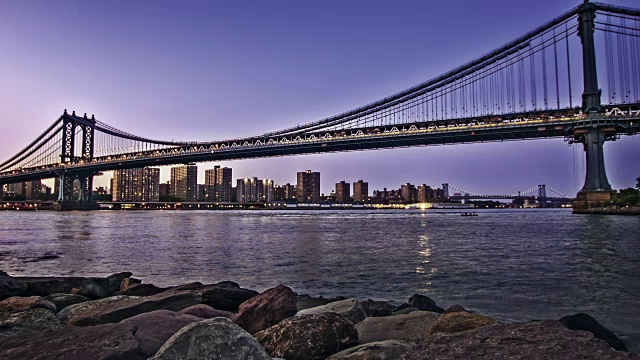 曼哈顿大桥和曼哈顿天际线视频素材