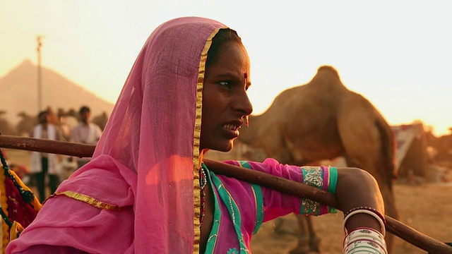 一个拉贾斯坦邦女人的特写，拉贾斯坦邦，印度视频下载