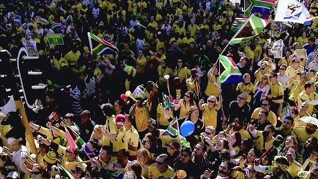 WS SLO MO拍摄的南非约翰内斯堡2010年世界杯游行期间Bafana Bafana的支持者视频下载