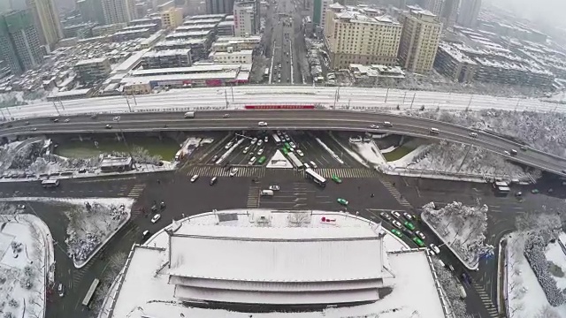 WS降雪后西安古城墙远门航拍/中国西安视频下载