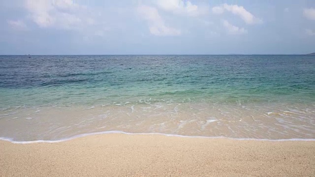 海沙蓝天阳光沙滩，休闲概念，4k(超高清)视频下载