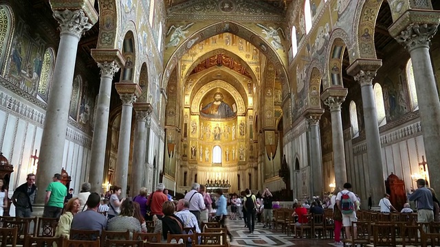 Monreale大教堂，内景，游客中殿，巴勒莫，西西里岛。视频下载