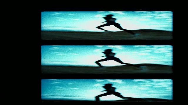 rewind剪影黑人男运动员在沙漠中奔跑/(在小画面中)视频下载