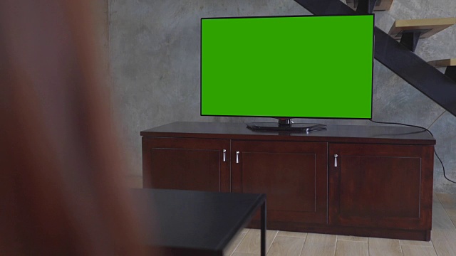 绿色屏幕电视在客厅视频下载