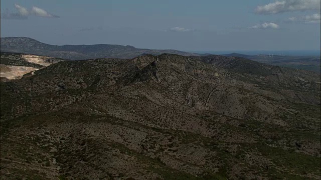 陶塔维尔附近的瞭望塔 - 鸟瞰图 - 朗格多克-鲁西隆，比利牛斯-东方，法国佩皮尼昂区视频素材