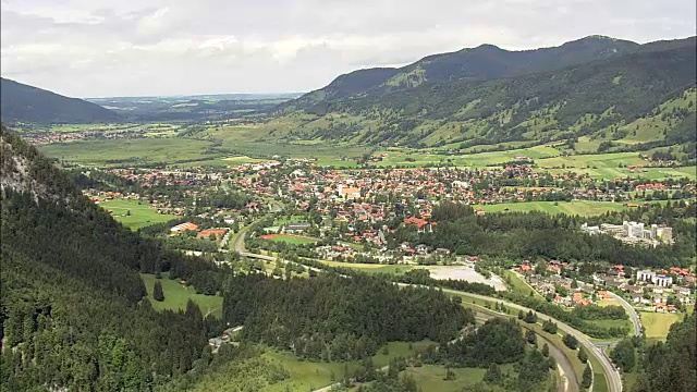 奥伯拉默高-鸟瞰图-巴伐利亚，上巴伐利亚，Landkreis Garmisch-Partenkirchen直升机拍摄，空中视频，电影，建立拍摄，德国视频素材