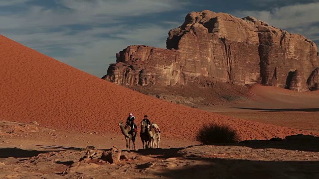 骆驼，贝都因人，谷，月亮谷视频素材