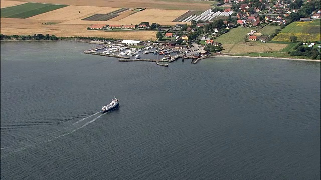 阿格索岛和渡轮-鸟瞰图-新西兰，丹麦视频下载