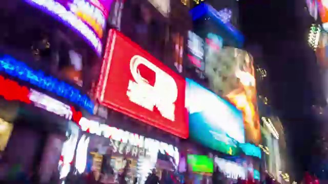 时代广场移动人群的抽象镜头视频下载