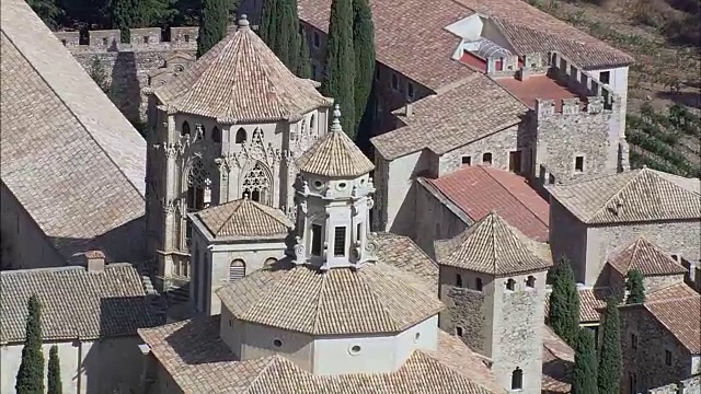 波波莱修道院-鸟瞰图-加泰罗尼亚，塔拉戈纳，Vimbodí i波波莱，西班牙视频下载