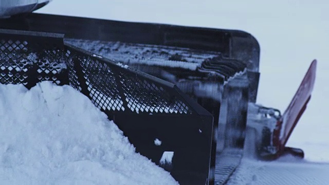 拖拉机梳理雪视频下载