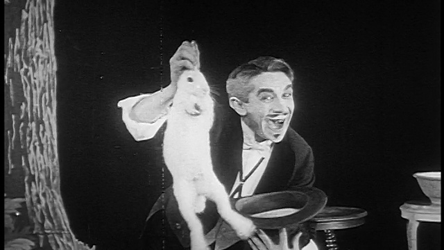 1922年魔术师从大礼帽中拉出兔子视频下载