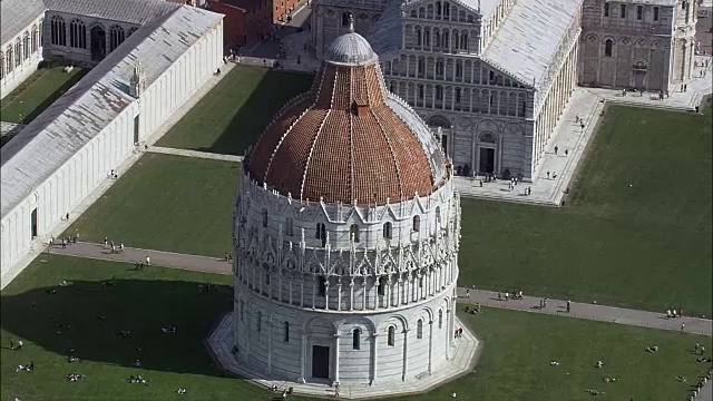 圣坎波洗礼堂-鸟瞰图-托斯卡纳，比萨，意大利视频下载