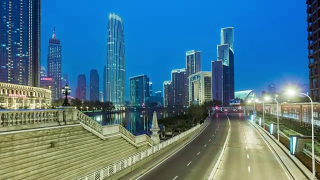 中国天津夜晚的天际线和现代建筑视频素材