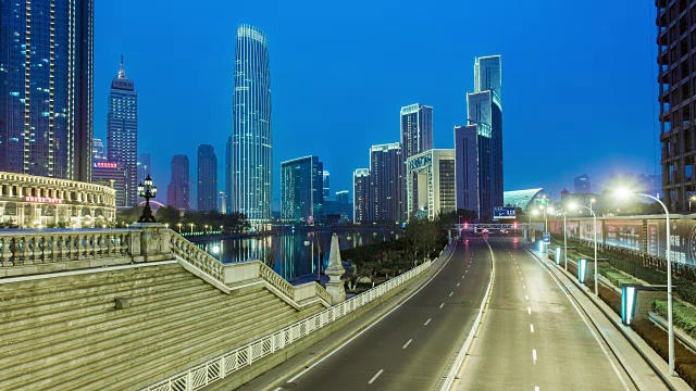 中国天津夜晚的天际线和现代建筑视频素材