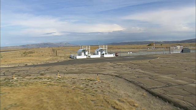 在凯默尔机场降落-鸟瞰图-怀俄明州，林肯县，美国视频素材