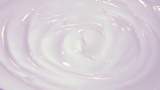 可循环视频的漩涡酸奶在4K视频素材