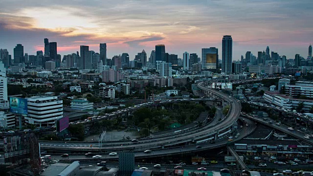 曼谷市内白天黑夜的交通视频素材