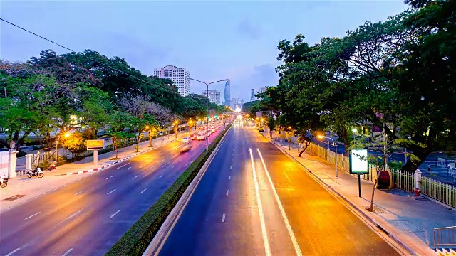 曼谷晚上的交通高峰时间视频素材