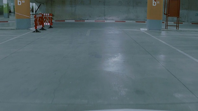 空旷的地下停车场视频素材