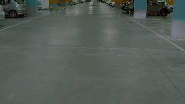 空旷的地下停车场视频素材