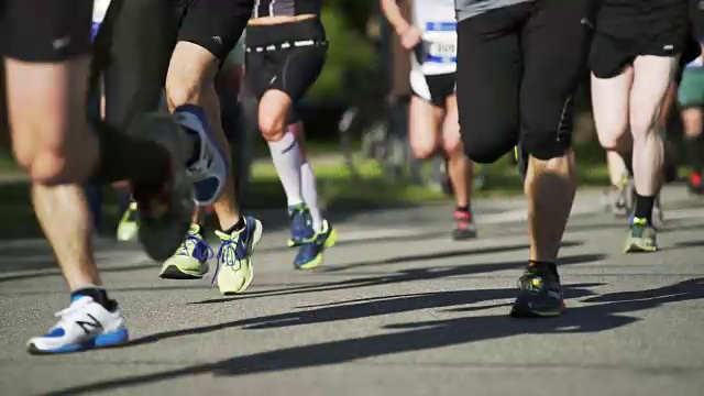城市马拉松参赛选手(4K/超高清)视频素材