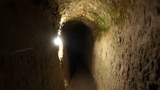 卡帕多西亚德林库尤地下城的隧道视频素材