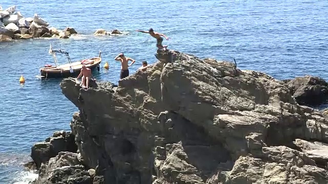 悬崖跳水，五渔村，意大利视频下载