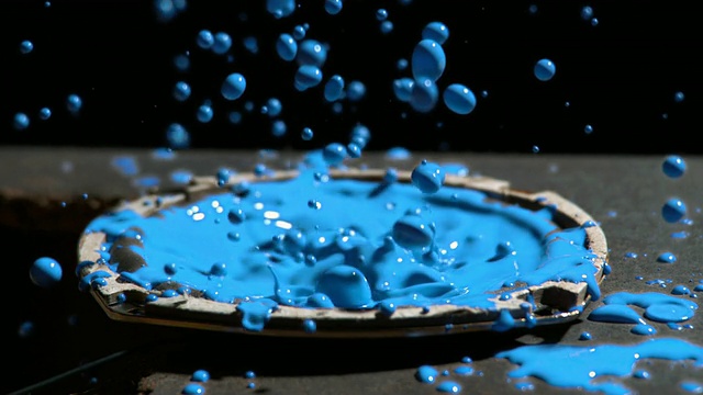 CU SLO MO的蓝色油漆弹在扬声器/英国视频下载