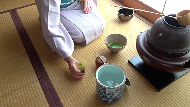 传统茶道“sado”1散装10/12 - 4k -视频下载