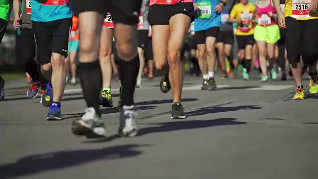 城市马拉松参赛选手(4K/超高清)视频素材