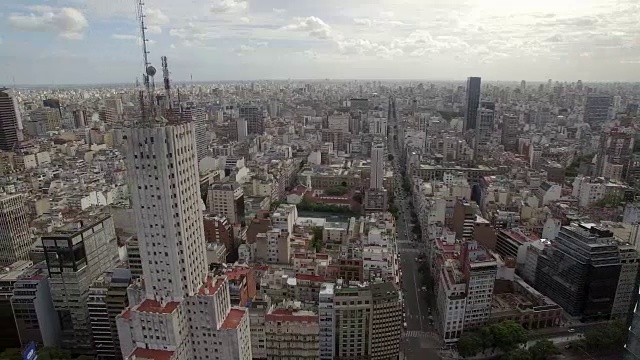 鸟瞰图的市中心建筑布宜诺斯艾利斯阿根廷视频素材