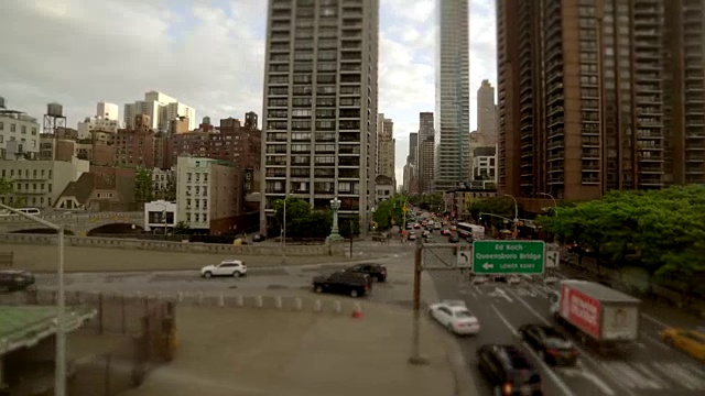 城市地标风景鸟瞰图。城市街道和建筑物的建立镜头视频素材