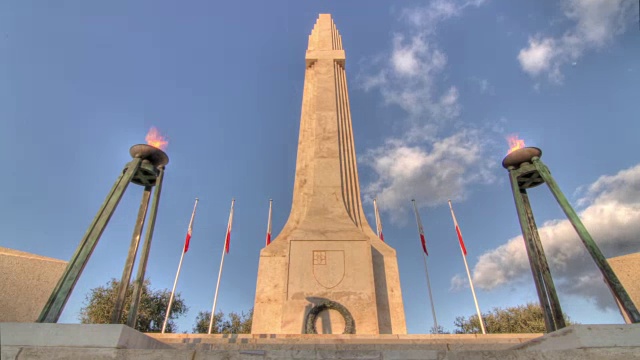 瓦莱塔附近的马耳他第二次世界大战纪念碑。视频下载