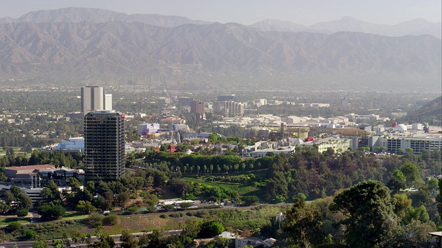 洛杉矶圣费尔南多谷地区的Studio City和派拉蒙工作室的HA LS视图，RED R3D 4K, 4K, 4KMSTR视频素材