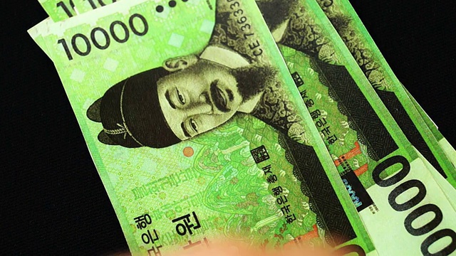 韩国钱币计数视频素材