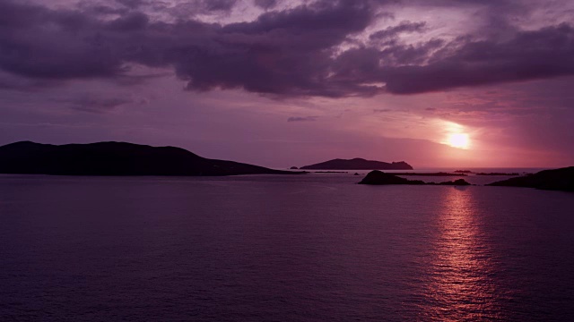 爱尔兰西南部丁格尔半岛布拉斯特群岛的日落视频下载