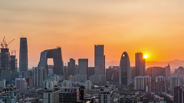 时光流逝——夕阳下的北京城市天际线视频素材