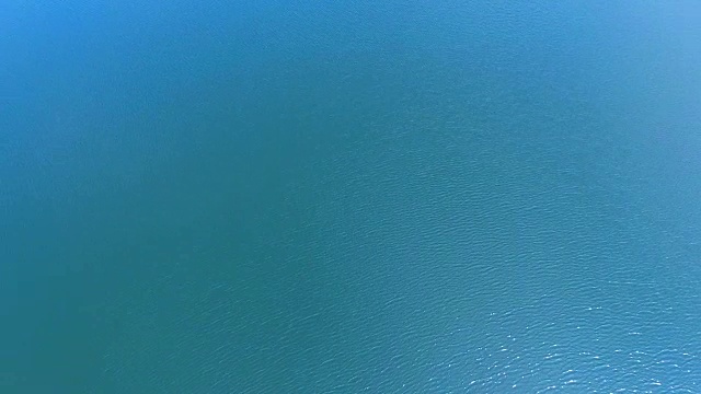 蓝色的湖视频下载