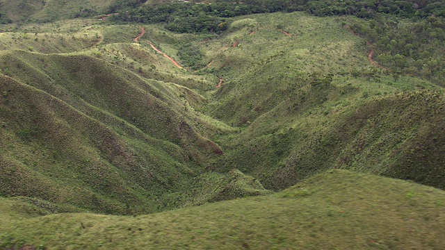 WS鸟瞰图的小山谷/米纳斯吉拉斯州，巴西视频下载
