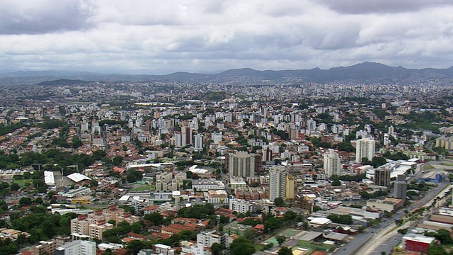 巴西贝洛奥里藏特/米纳斯吉拉斯州上空的WS AERIAL DS视图视频素材